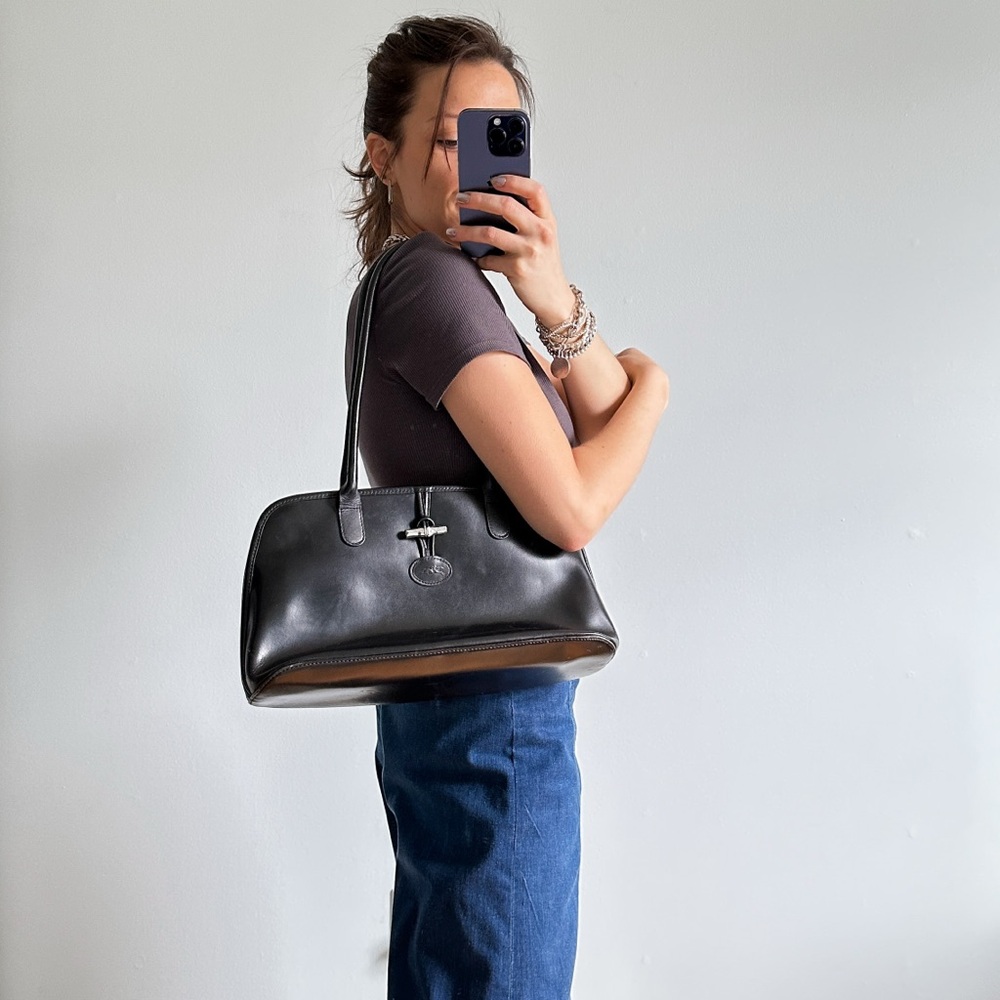 **SOLD** Longchamp Roseau Toggle Domed Black Leather Shoulder Bag France - Picture 2 of 16